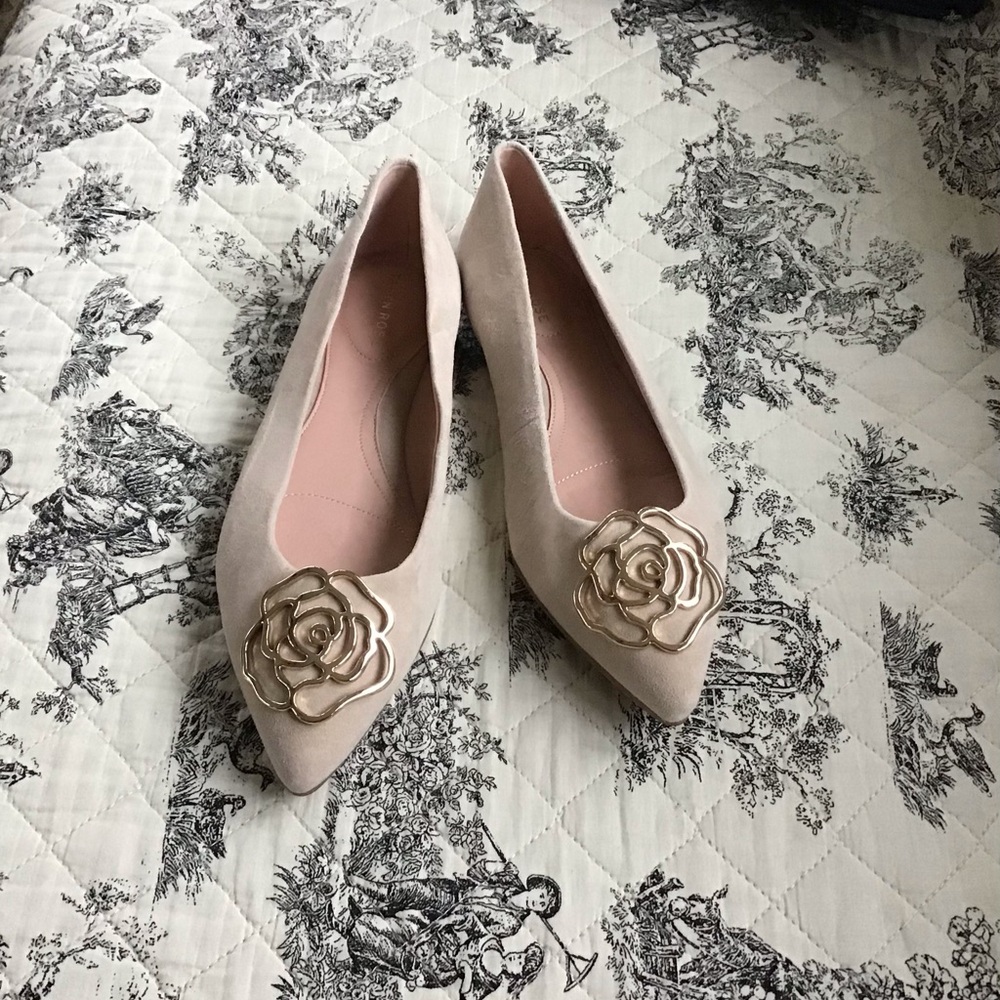 *New* Taryn Rose Fiona, metallic rose embellished, Italian Suede flats. 8m